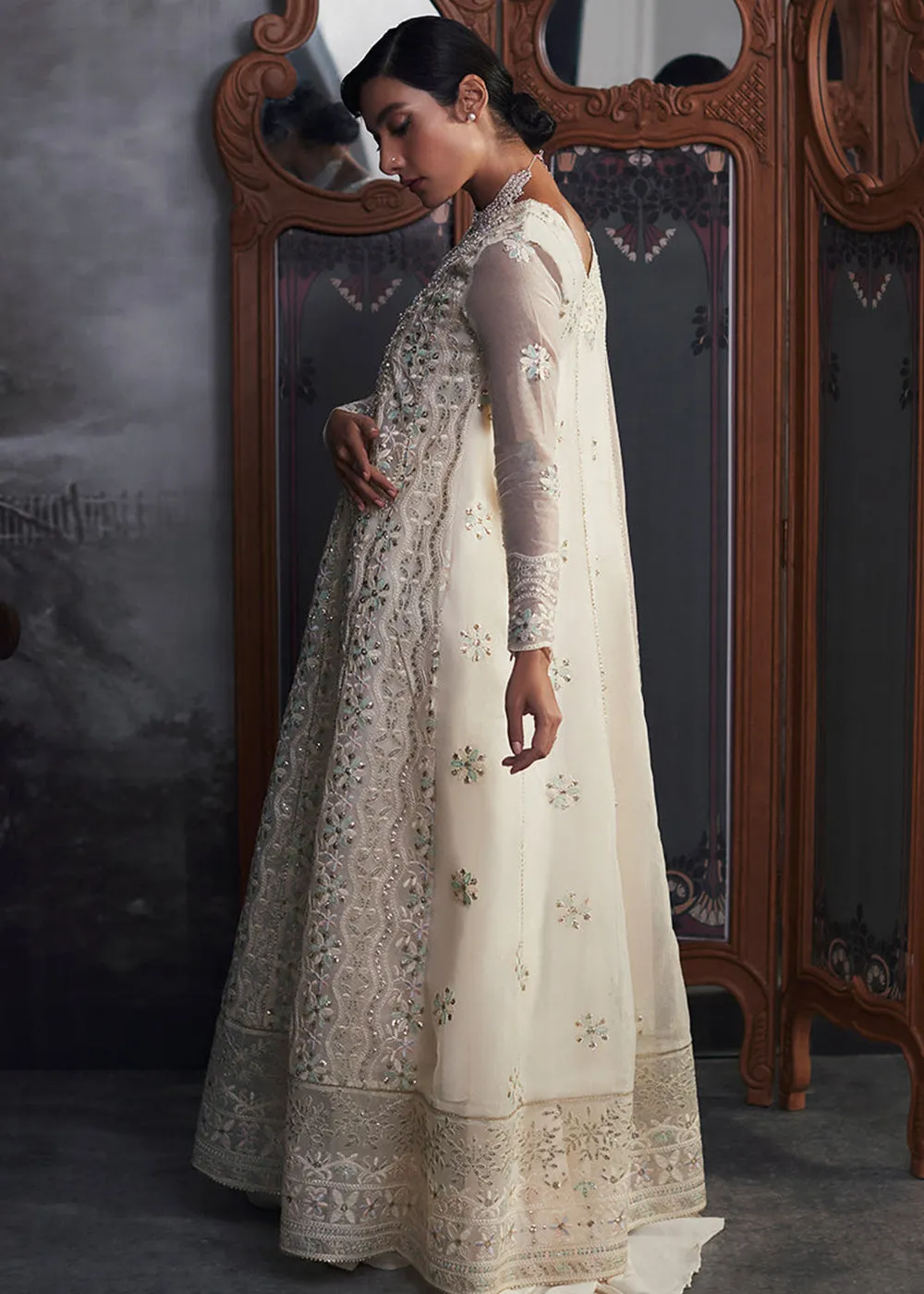White Organza Net Pakistani Suit | Mushq | Qala Kamdaani | Aaila