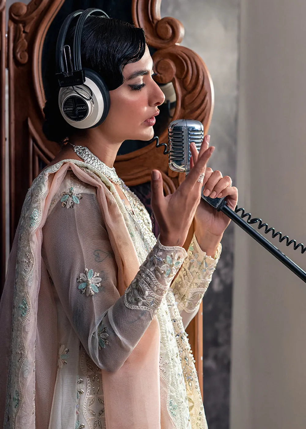 White Organza Net Pakistani Suit | Mushq | Qala Kamdaani | Aaila