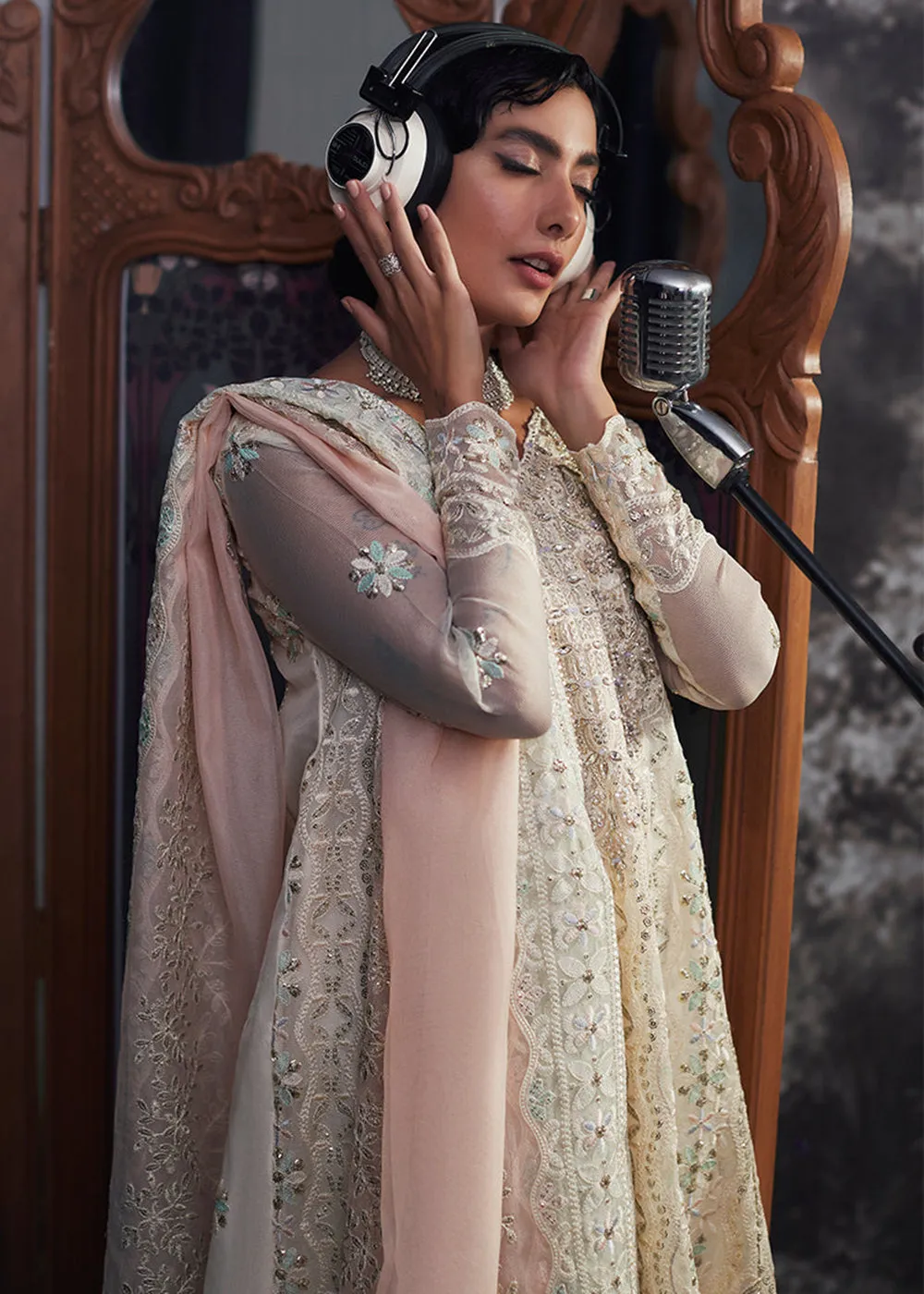 White Organza Net Pakistani Suit | Mushq | Qala Kamdaani | Aaila